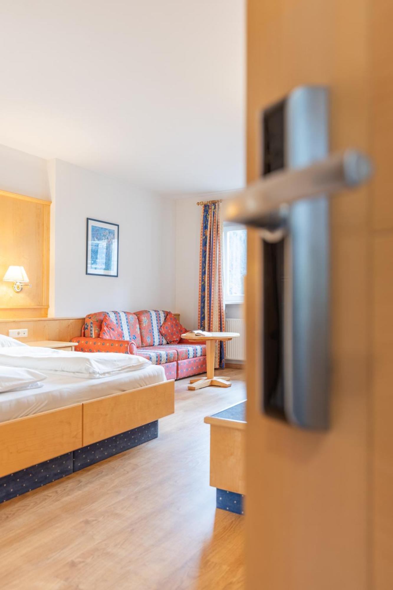Hotel Central Нова-Леванте Экстерьер фото