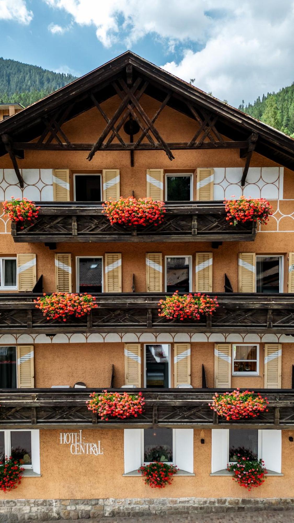 Hotel Central Нова-Леванте Экстерьер фото